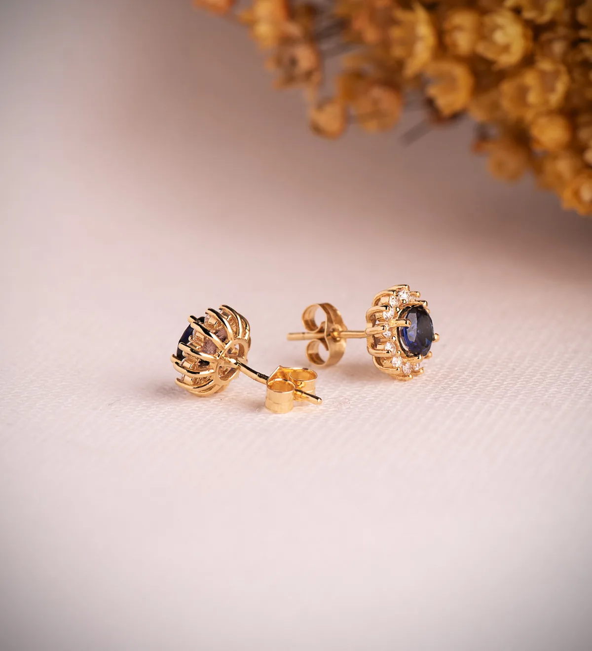 18K PENDIENTES ORO AMARILLO 24 DIAMANTES DE LABORATORIO  Y ZAFIRO DIFUSION 5 MM 1,12 QT. 0,340 QTS. VS2-G. 9 MM CIERRE PRESION — vista 2