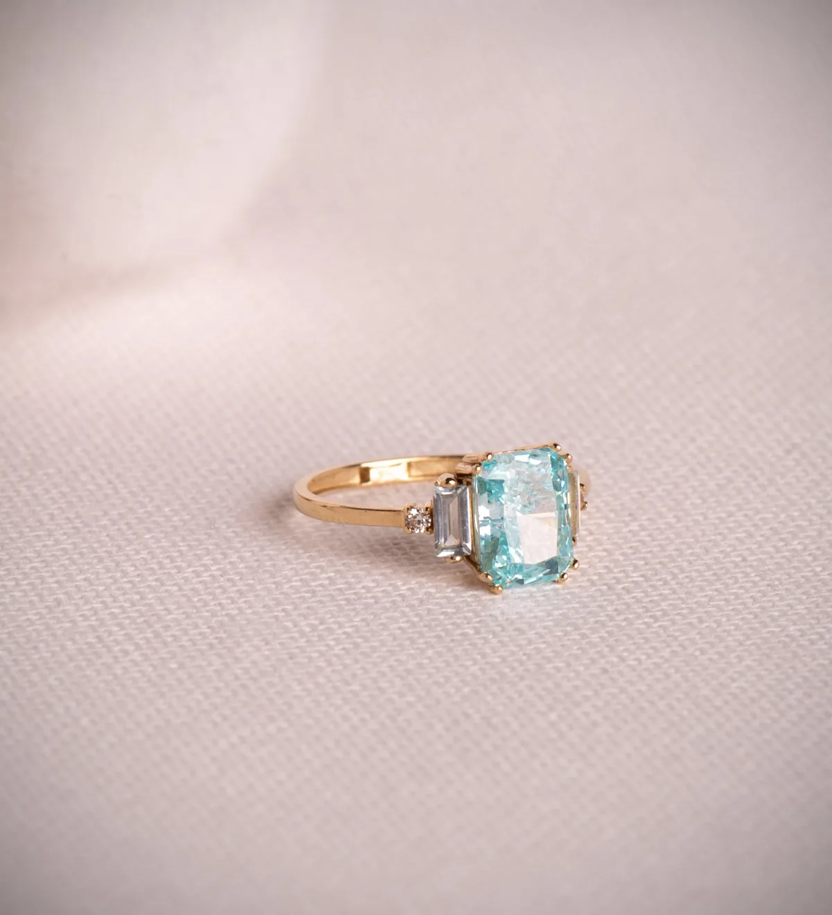 18K SORTIJA ORO AMARILLO PIEDRA OCTOGONAL 8X6 MM ICE CUT Y BARRETAS TOPACIO NATURAL 4X2 MM — vista 3