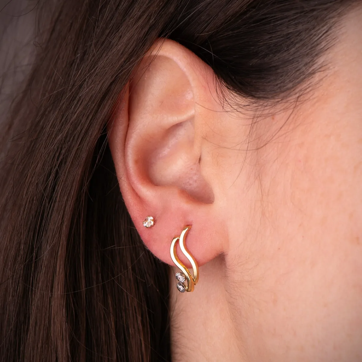 18K PENDIENTES ORO BICOLOR BANDAS Y MOTIVOS REDONDOS TALLADOS. 16 X 6,5 MM. CIERRE CATALAN — vista 2