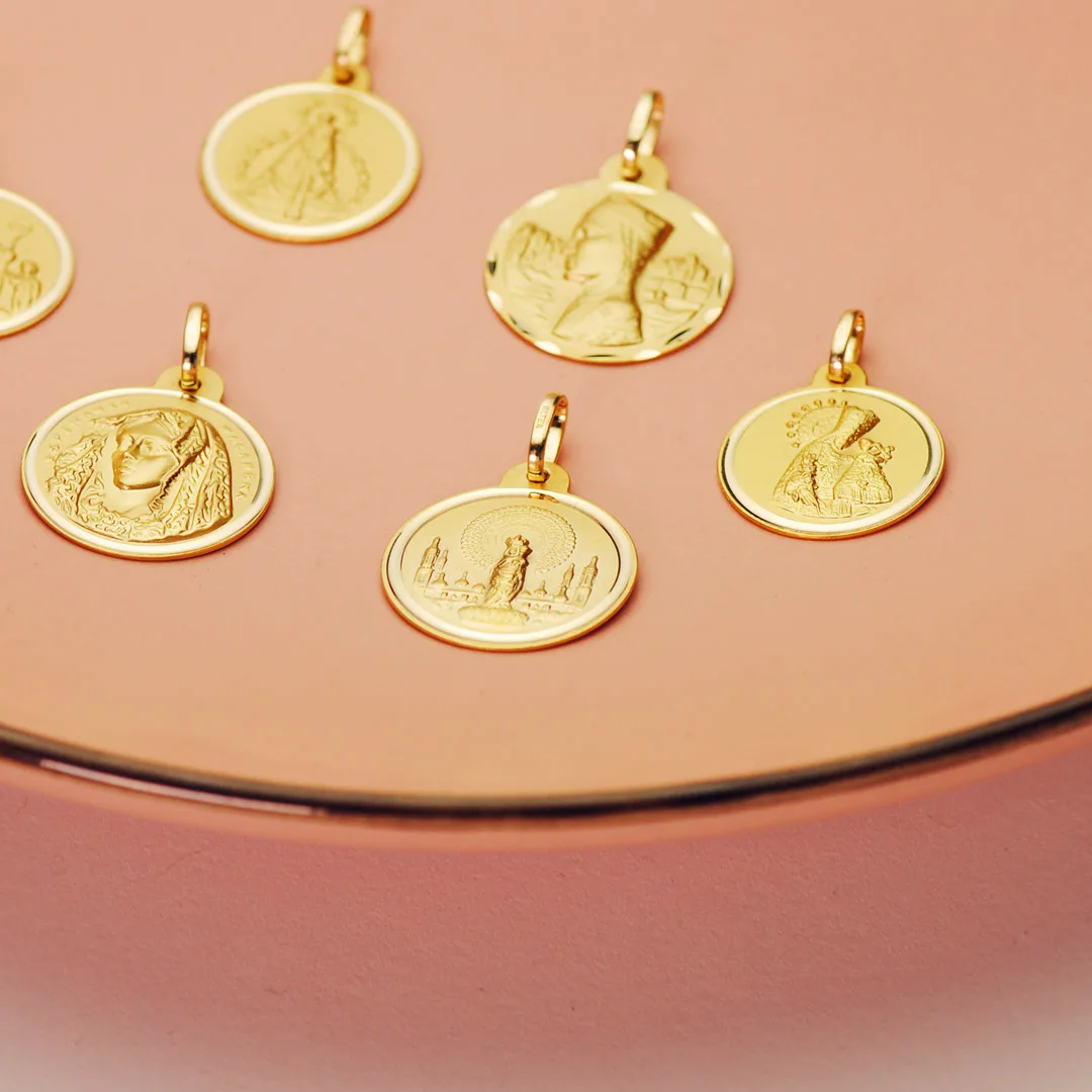 18K MEDALLA ORO AMARILLO VIRGEN MACARENA BISEL 18 MM — vista 2