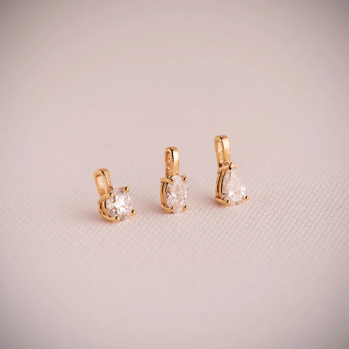 18K COLGANTE ORO AMARILLO DIAMANTE LABORATORIO TALLA OVAL 6 X 4MM 0,426 QTES. G-VS1. MEDIDA: 10X4 MM — vista 3
