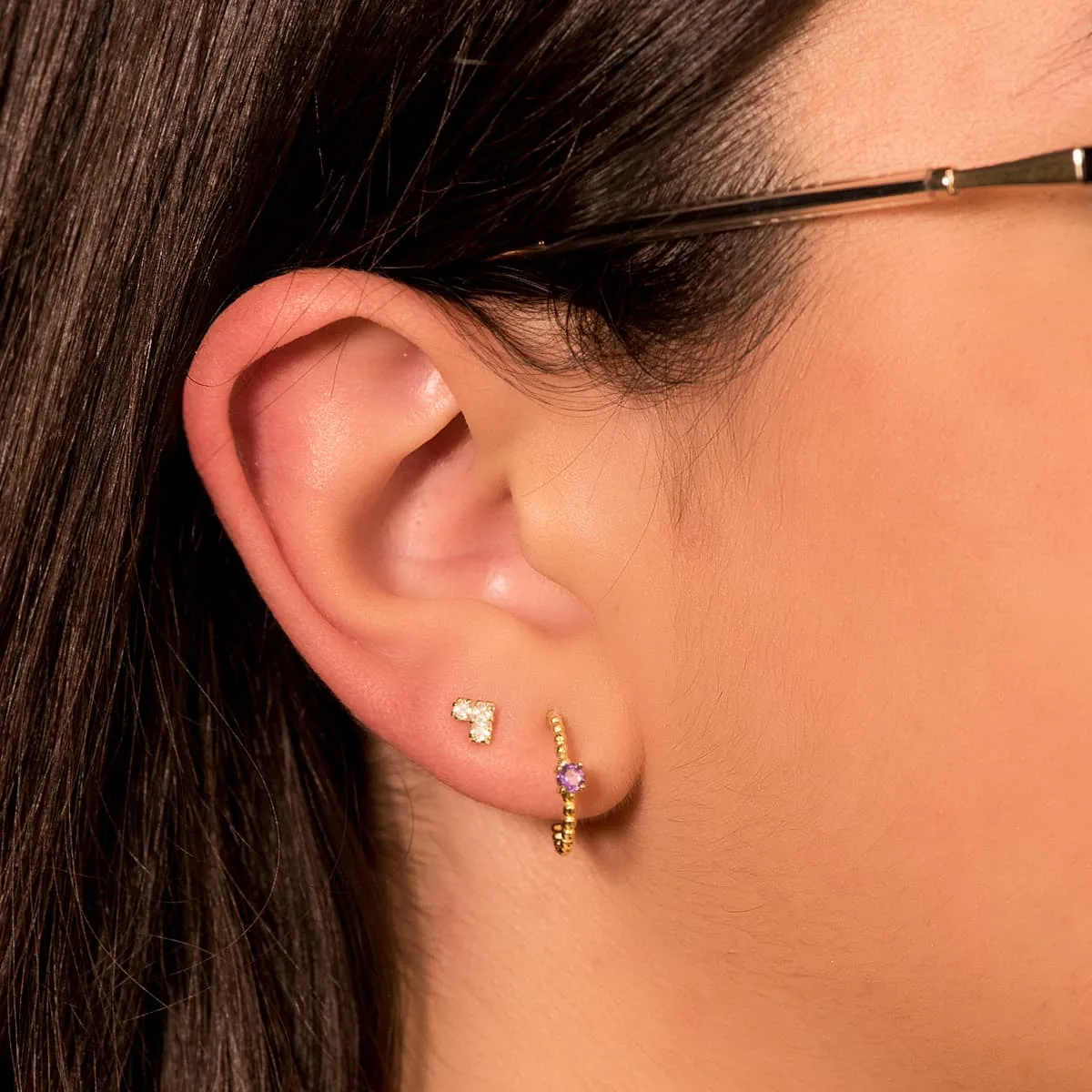 18K PENDIENTES ORO AMARILLO MEDIO ARO BOLITAS CON AMATISTA 13X3MM CIERRE PRESION — vista 2