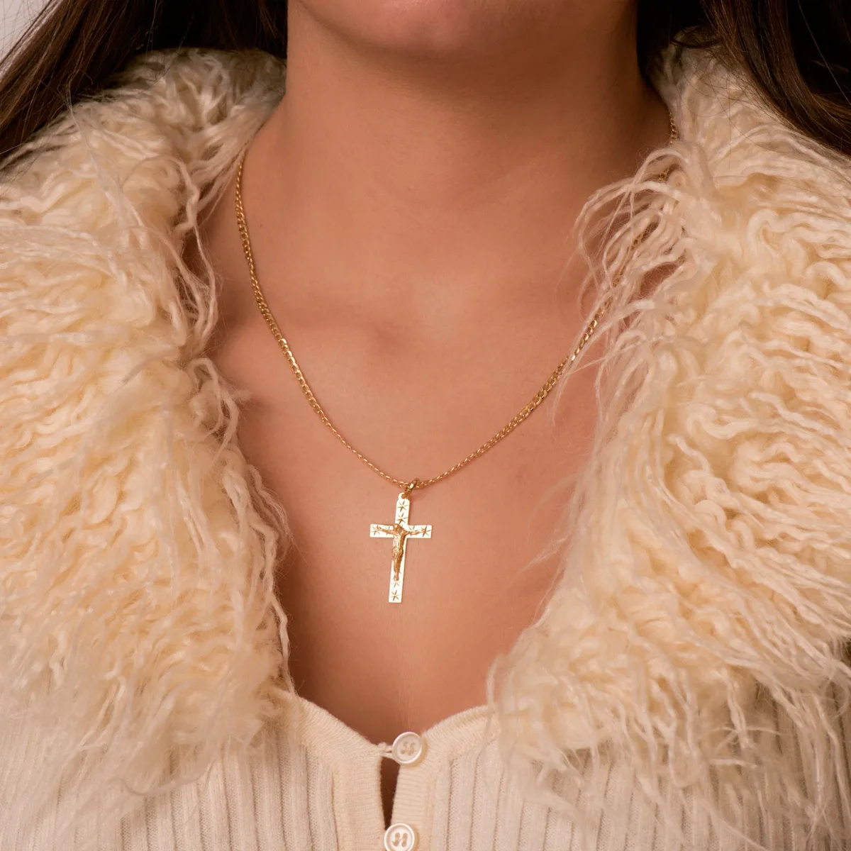 18K CRUZ ORO AMARILLO CON CRISTO TALLADA 34X19 MM — vista 3