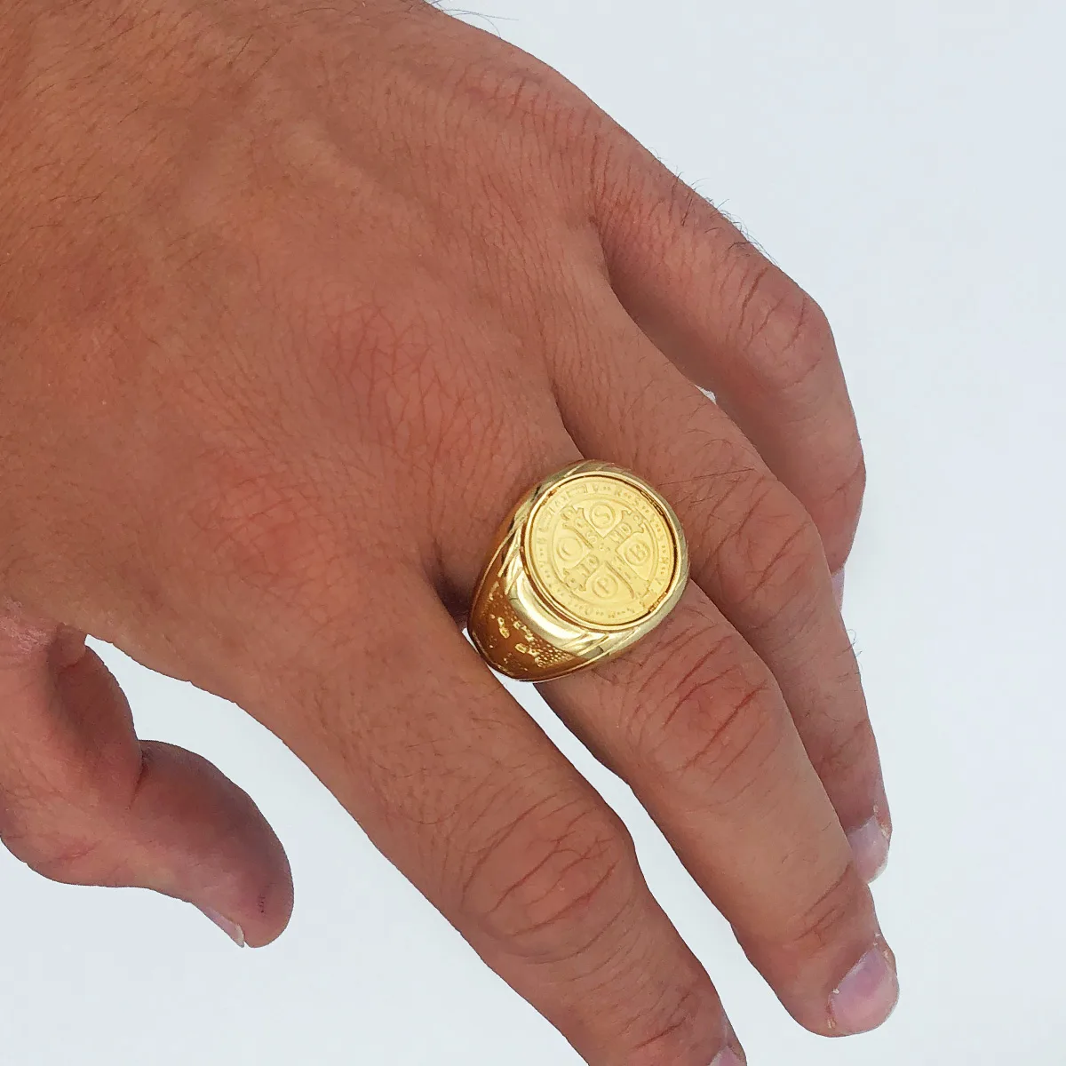 18K SELLO ORO AMARILLO CRUZ DE SAN BENITO 16 MM ANCHO 22 MM — vista 3