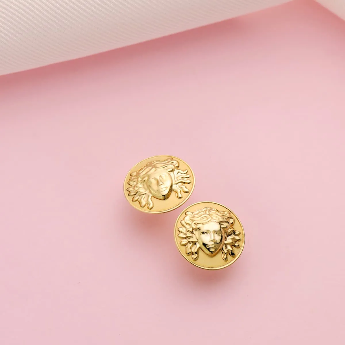 18K PENDIENTES ORO AMARILLO REDONDOS CON MEDUSA 12 MM BRILLO Y MATE PRESION — vista 2