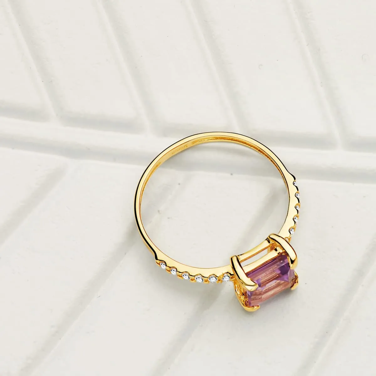 18K SORTIJA ORO AMARILLO CIRCONITA Y AMATISTA 6X6 MM ANCHO CUERPO 1.5 MM — vista 2