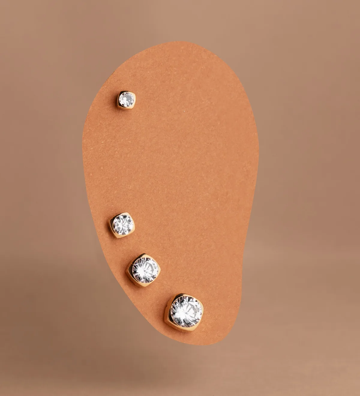 18K PENDIENTES ORO AMARILLO CHATON CUADRADOS CON CIRCONITA. MEDIDA: 5X5MM. CIERRE TUERCA — vista 2