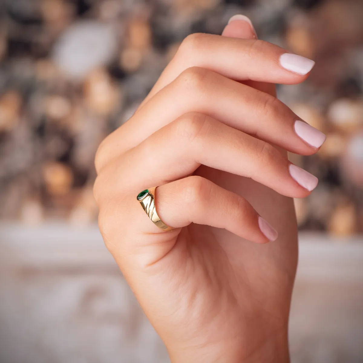 18K SOLITARIO ORO AMARILLO PEQUEÑO BEBE O MEÑIQUE CIRCONITA VERDE OVAL 5X3MM — vista 2