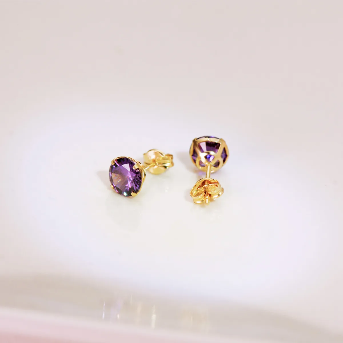 18K PENDIENTES ORO AMARILLO REDONDOS PIEDRA COLOR AMATISTA 6 MM. CIERRE PRESION — vista 2