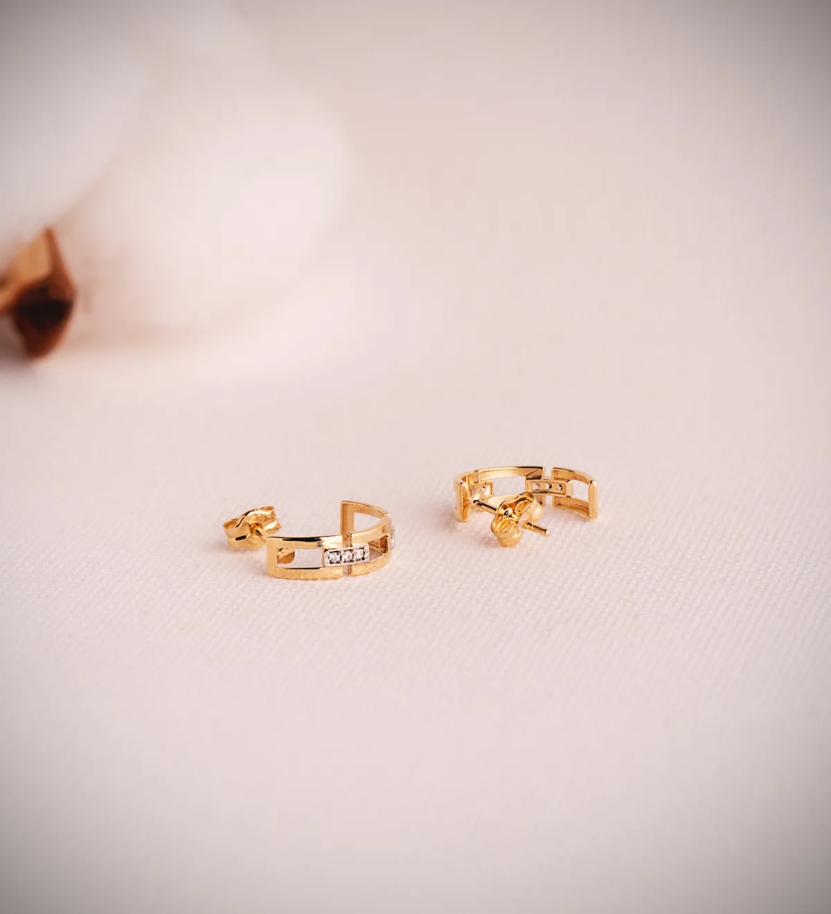 18K PENDIENTES ORO BICOLOR MEDIO ARO ESLABONES CON CIRCONITAS. MEDIDA: 13 X 3,5MM. CIERRE PRESION — vista 2