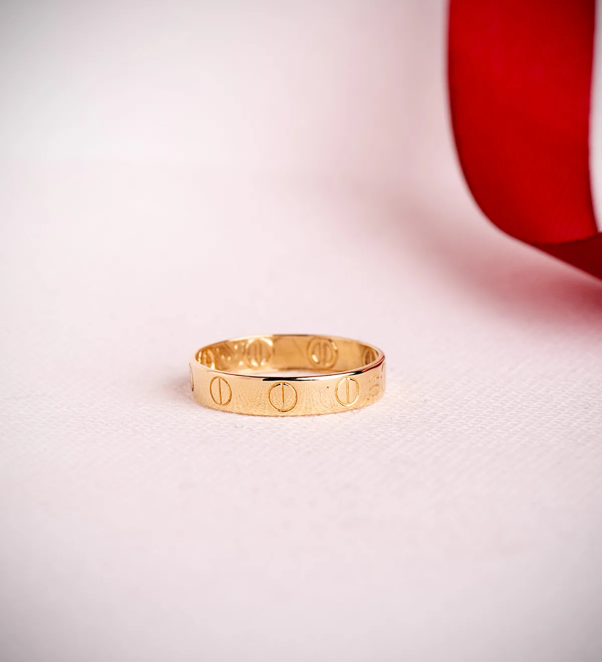 18K SORTIJA ORO AMARILLO LISA CON TORNILLOS EN BRILLO. ANCHO: 4 MM — vista 2