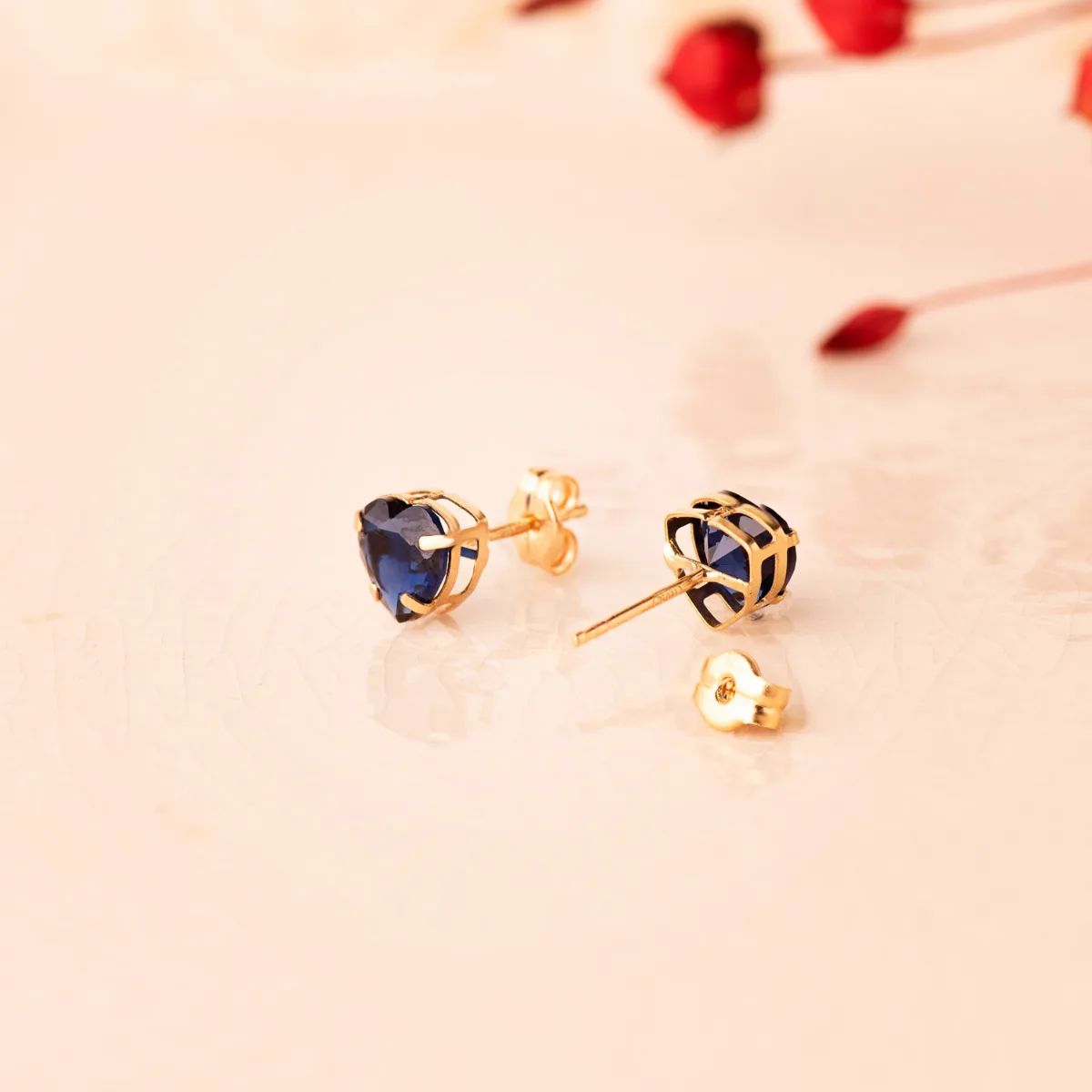 18K PENDIENTES ORO AMARILLO CORAZON PIEDRA COLOR AZUL 6 X 6 MM. CIERRE PRESION — vista 2