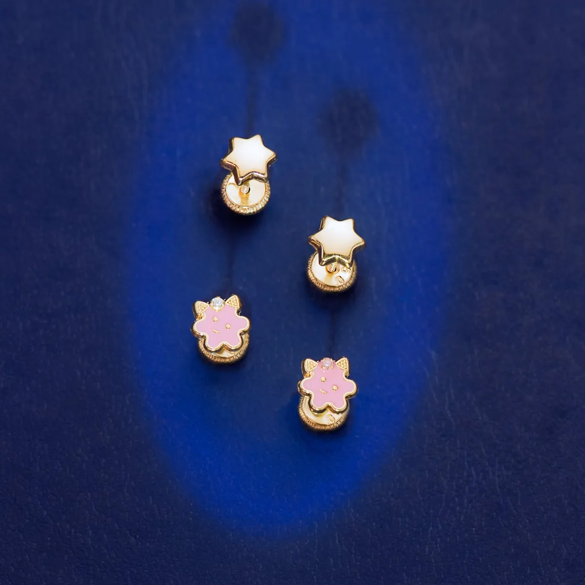 18K PENDIENTES ORO AMARILLO FLOR ESMALTE ROSA CIERRE TUERCA 6,5 X 6,5 MM — vista 3