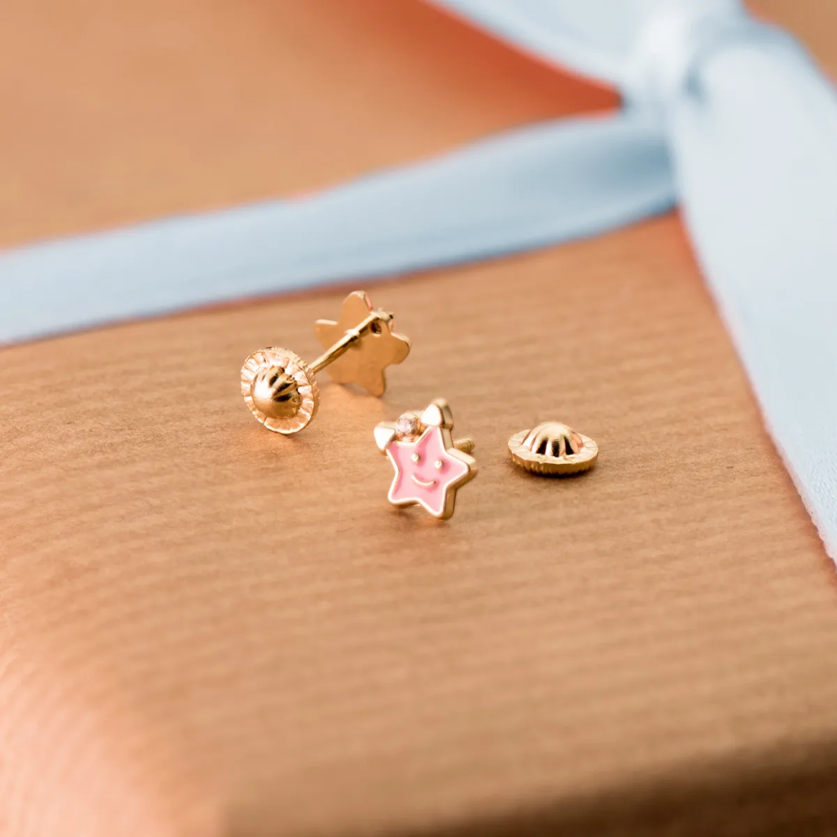 18K PENDIENTES ORO AMARILLO ESTRELLA ESMALTE ROSA 6,5 X 6,5 MM CIERRE TUERCA — vista 2