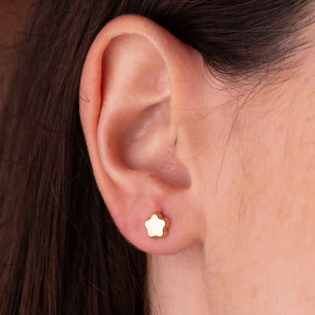 18K PENDIENTES ORO AMARILLO FLOR LISA BRILLO. 6 X 6 MM. CIERRE TUERCA — vista 2