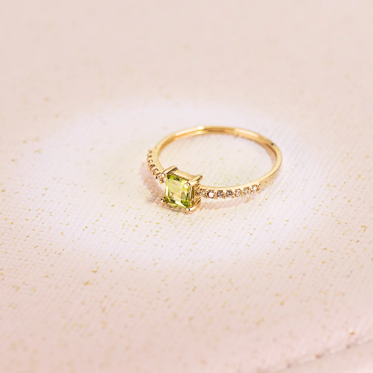 18K SORTIJA ORO AMARILLO 14 DIAMANTE 0.070  QTS. G-VS2. OLIVINA 4X4 MM CUERPO 1 MM — vista 2
