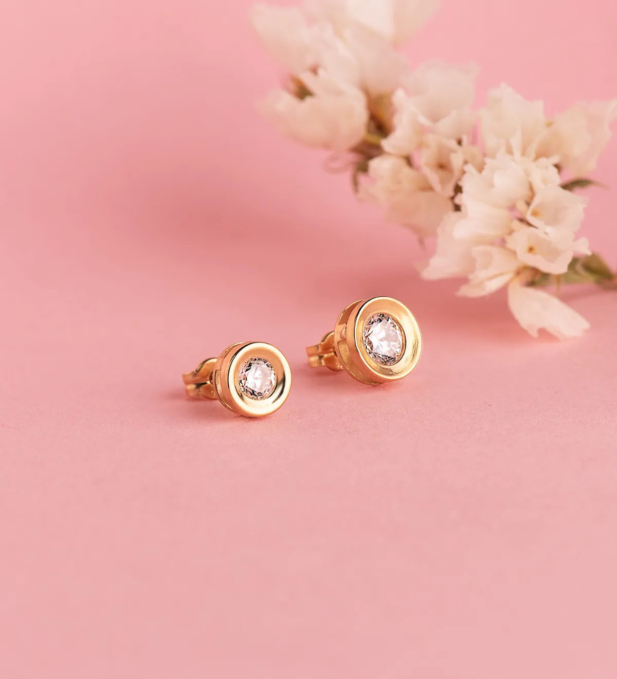 18K PENDIENTES ORO AMARILLO CHATON REDONDO CONCAVO CON CIRCONITA. ANCHO: 7 MM. CIERRE PRESION — vista 2