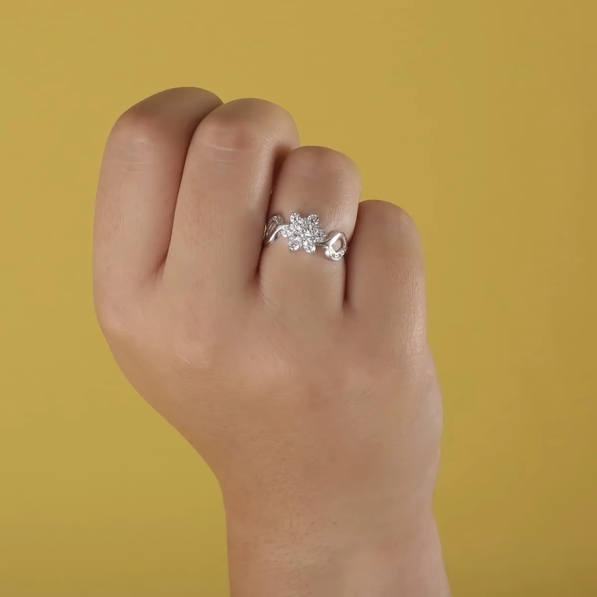 18K SORTIJA ORO BLANCO CUAJO CON CIRCONITAS. ANCHO 10 MM — vista 3