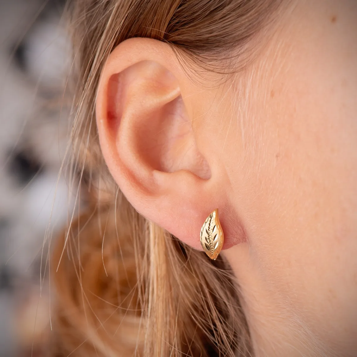 18K PENDIENTES  ORO AMARILLO HOJA LAPIDADOS Y TALLADOS 13 X 6 MM. CIERRE CATALAN — vista 2