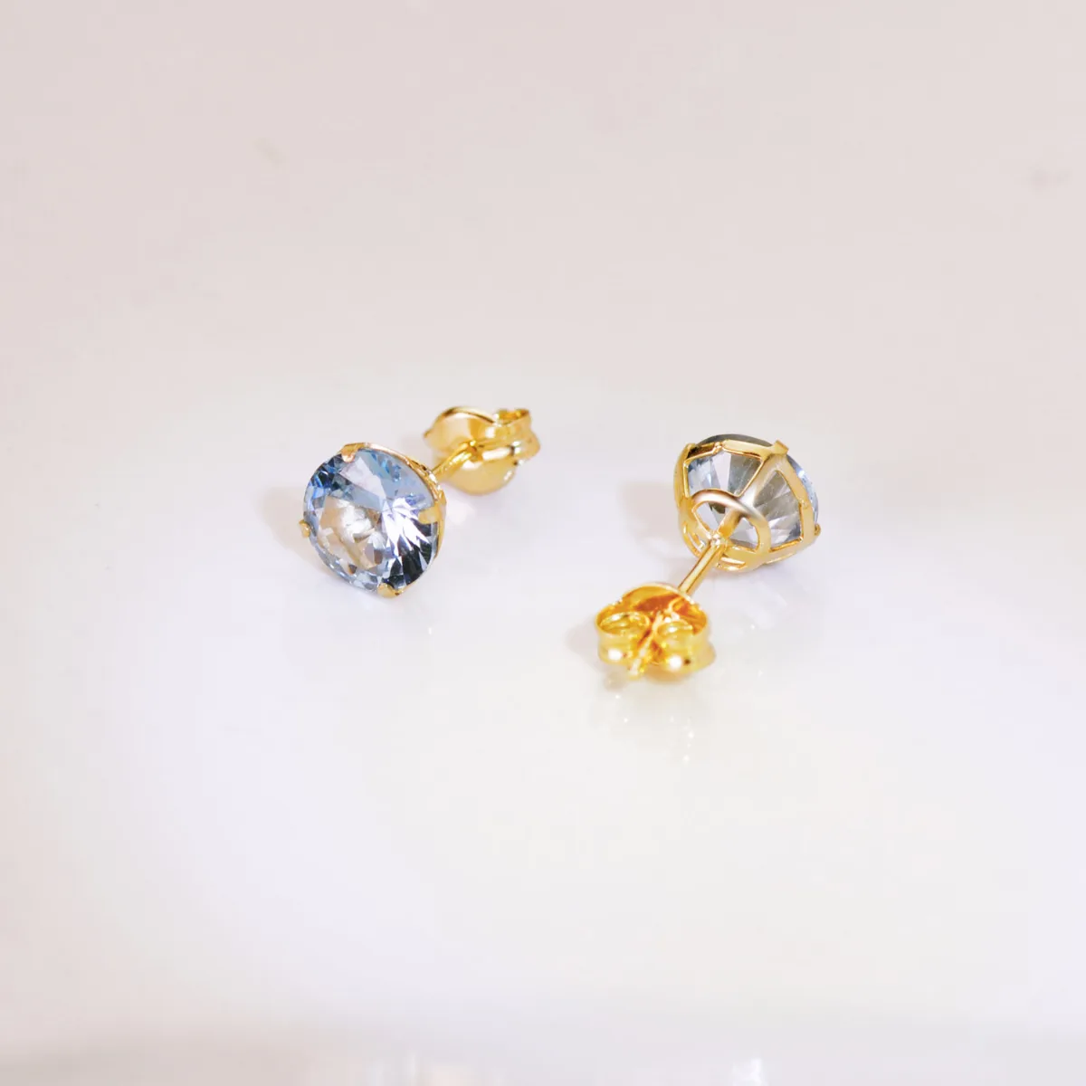 18K PENDIENTES ORO AMARILLO REDONDOS PIEDRA AZUL 6 MM. CIERRE PRESION — vista 2