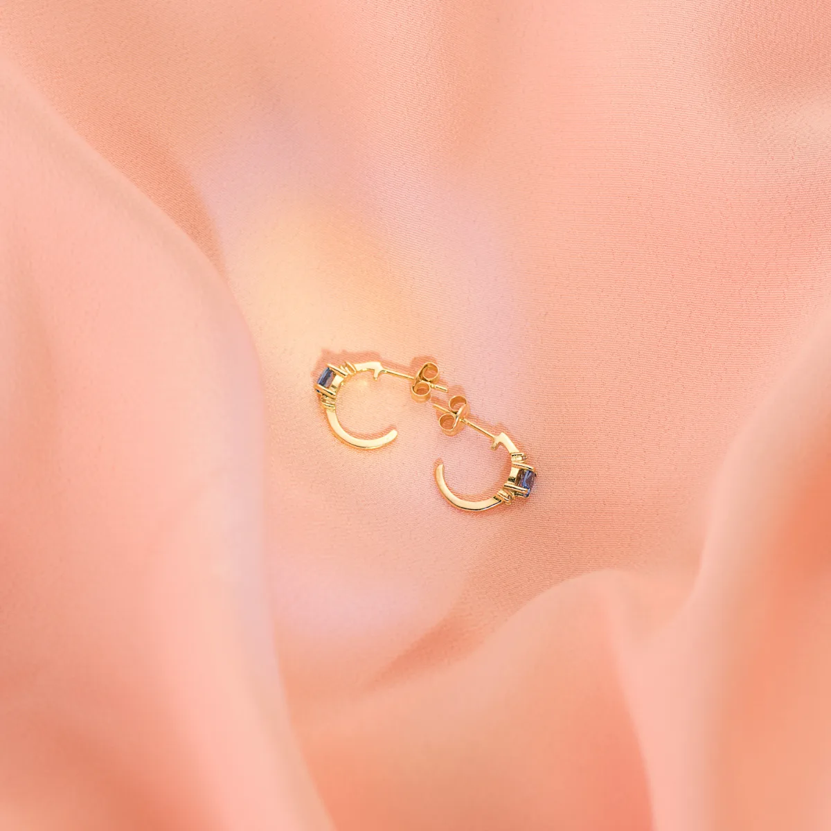 18K PENDIENTES ORO AMARILLO MEDIO ARO LISO CON AGUAMARINA 12X3 MM CIERRE PRESION. — vista 2