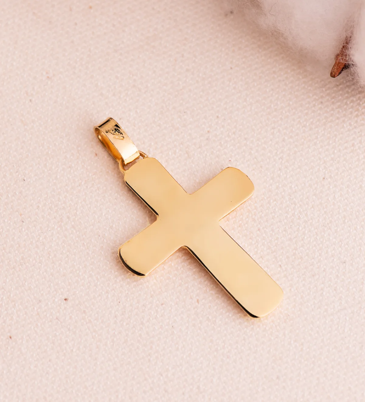 18K CRUZ ORO AMARILLO HUECA EN BRILLO. PALO RECTANGULAR: 7 X 2,5 MM. MEDIDA: 38 X 26 MM — vista 3
