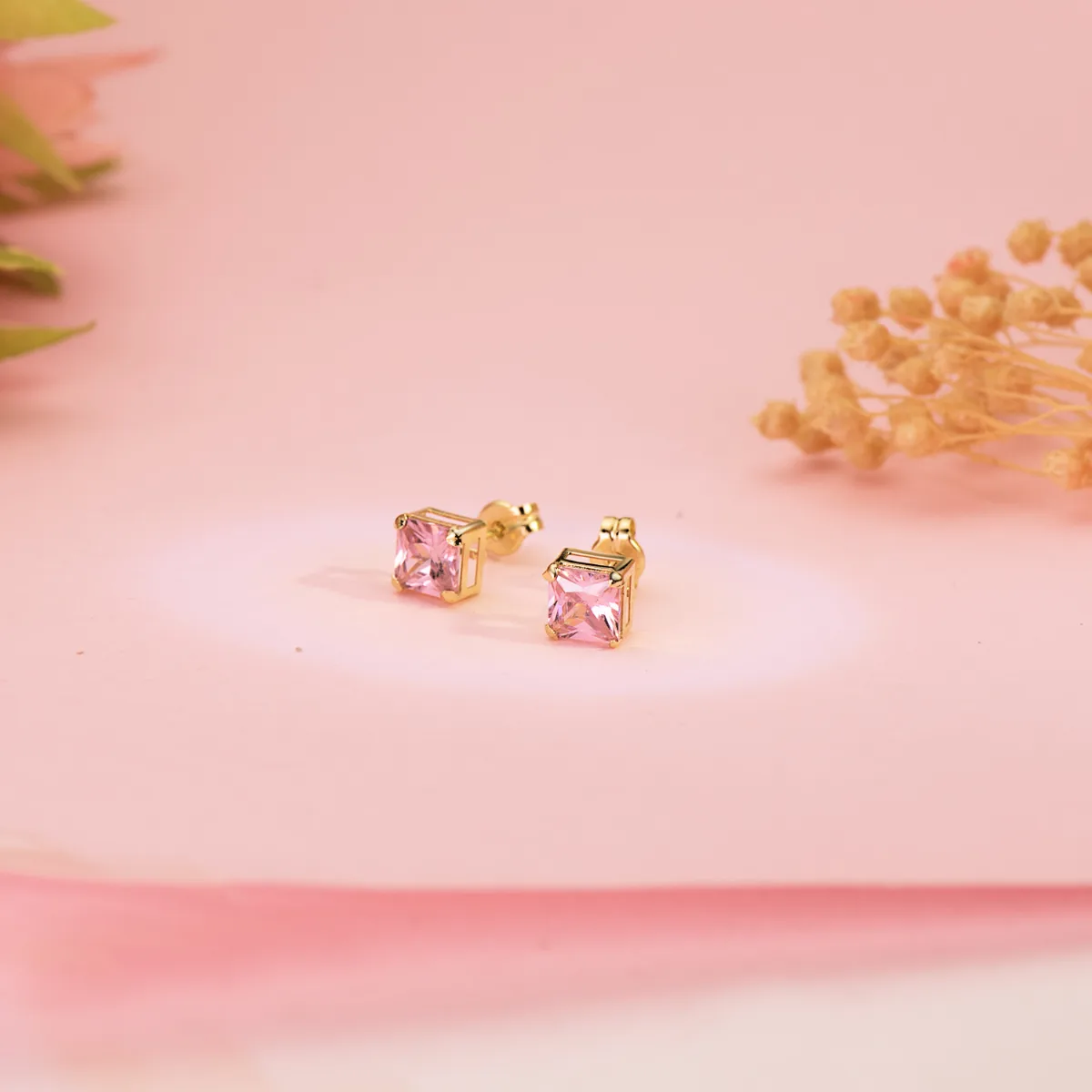 18K PENDIENTES ORO AMARILLO CUADRADOS PIEDRA COLOR ROSA 5,5 X 5,5 MM. CIERRE PRESION — vista 2