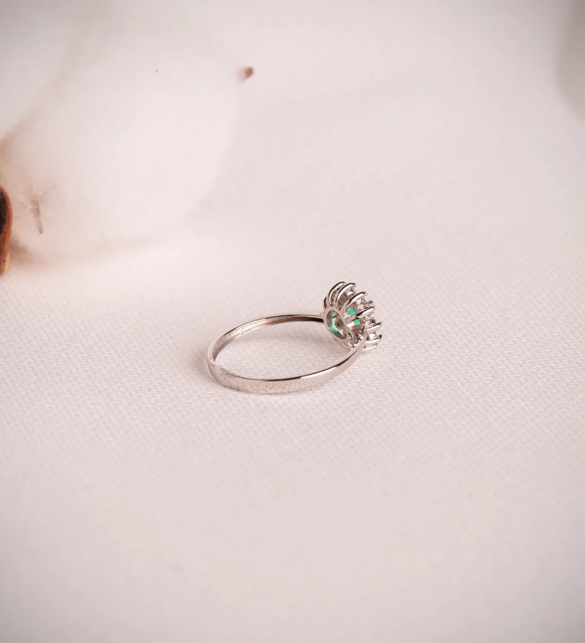 18K SORTIJA ORO BLANCO ESMERALDA RECRISTALIZADA 5 MM 0,48 QT Y DIAMANTES 0,17QT. G - VS2 — vista 3
