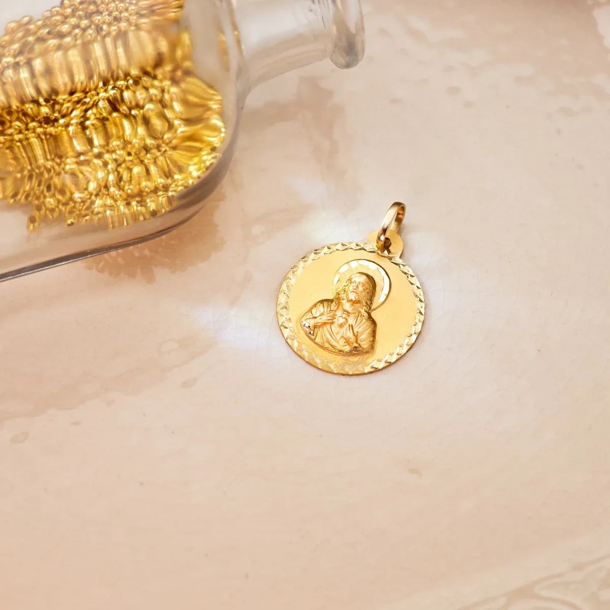 18K MEDALLA ORO AMARILLO SAGRADO CORAZON DE JESUS TALLA CRUZADA 22 MM — vista 2