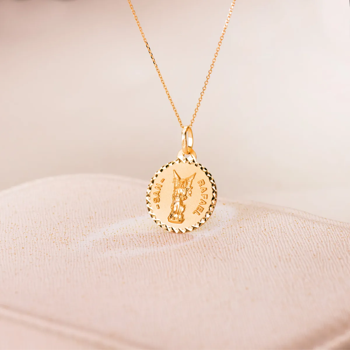 18K MEDALLA ORO AMARILLO SAN RAFAEL TALLADA 20 MM — vista 2