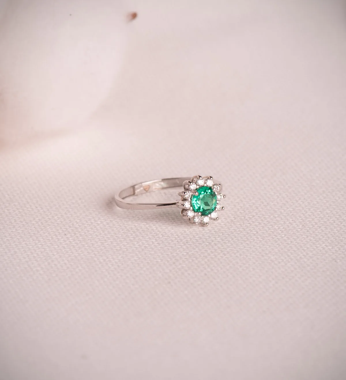 18K SORTIJA ORO BLANCO ESMERALDA RECRISTALIZADA 5 MM 0,48 QT Y DIAMANTES 0,17QT. G - VS2 — vista 2