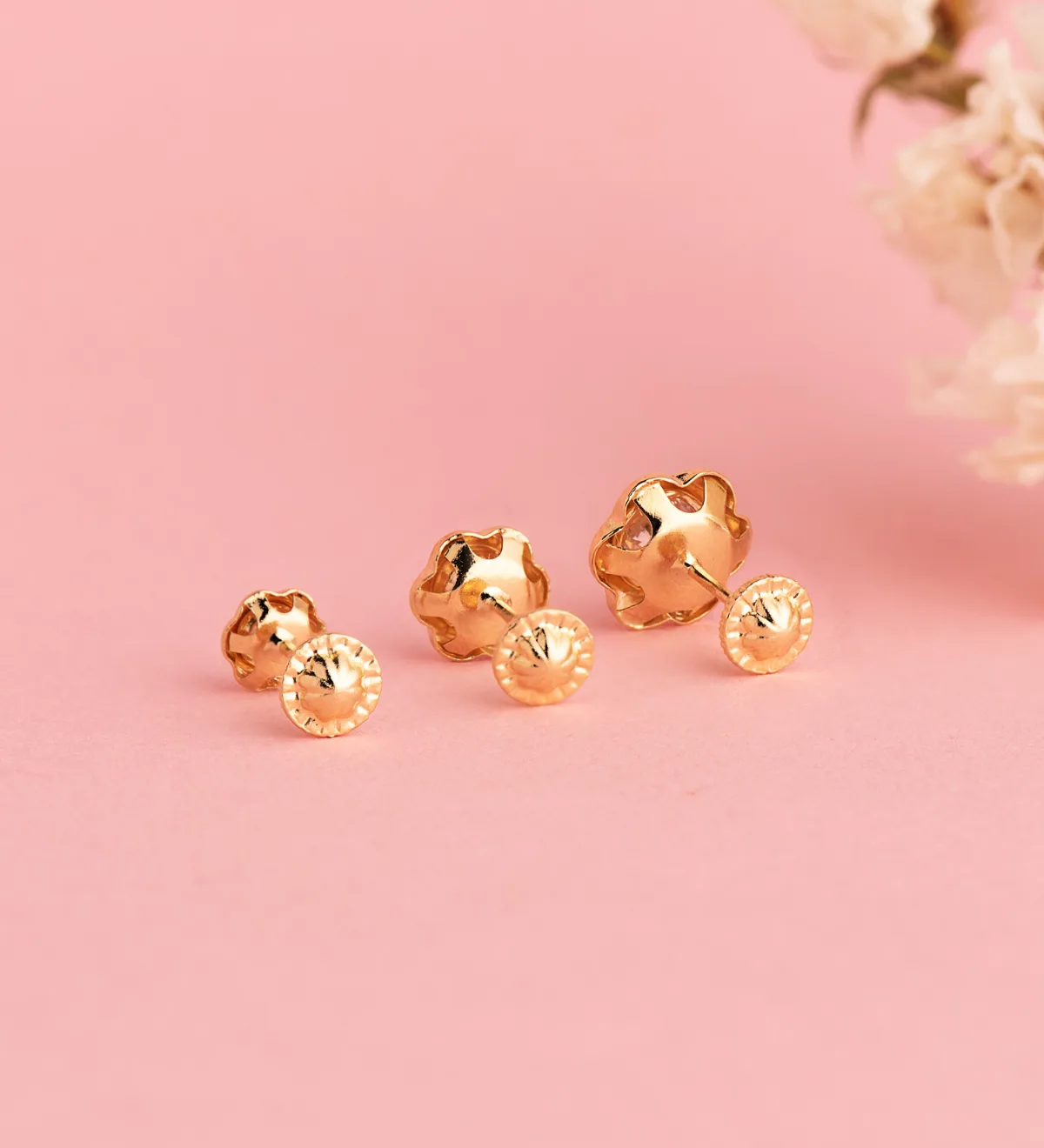 18K PENDIENTES ORO AMARILLO CHATON FLOR ORLA TALLADA CIRCONITA. MEDIDA: 9MM CIERRE TUERCA — vista 3
