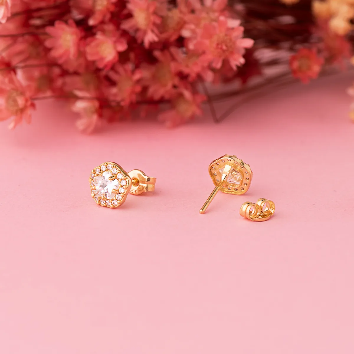 18K PENDIENTES ORO AMARILLO FLOR CIRCONITA BLANCAS 7 X 6,5 MM. CIERRE PRESION — vista 2