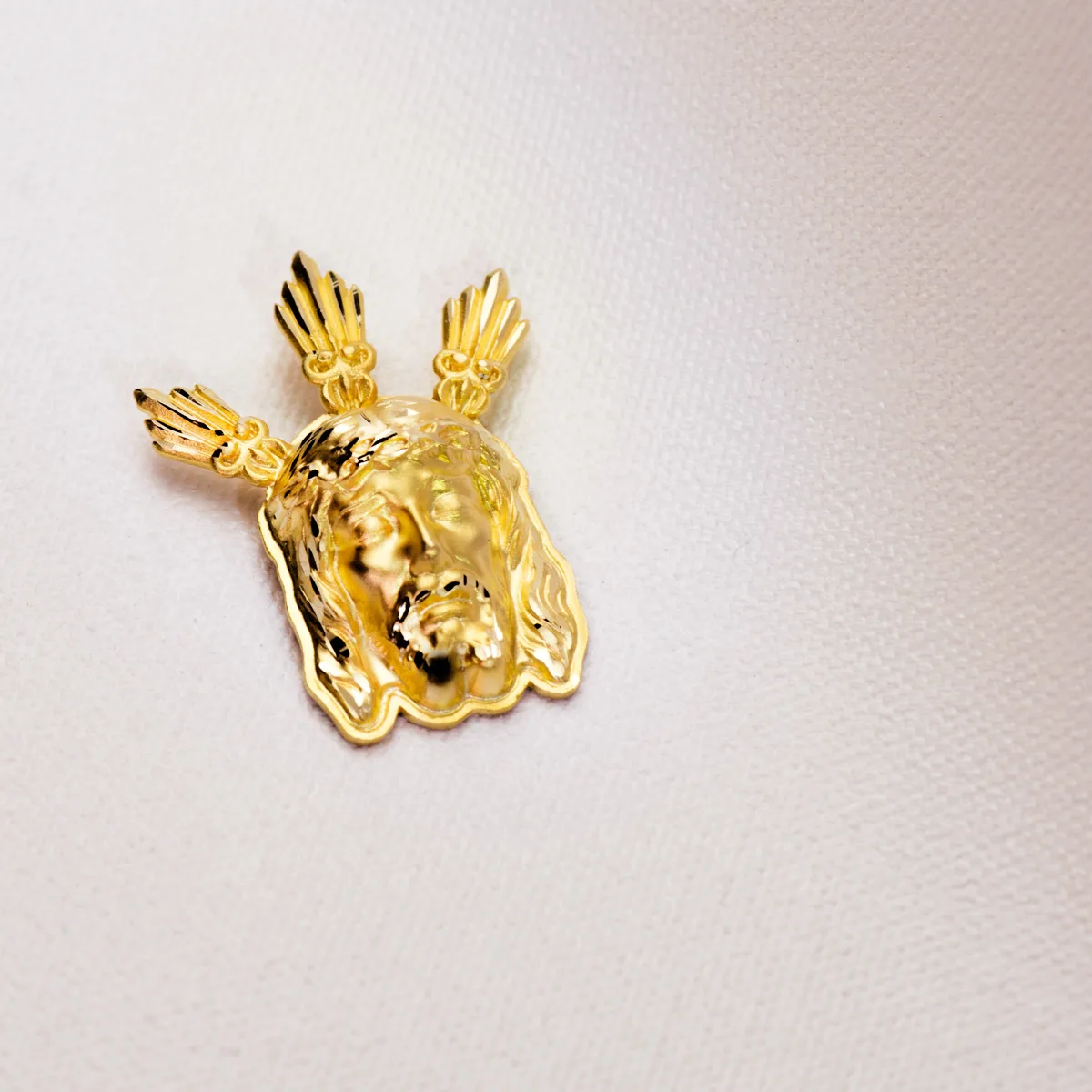 18K COLGANTE COLGANTE ORO AMARILLO CABEZA DE CRISTO  POTENCIAS 39X28 MM — vista 3