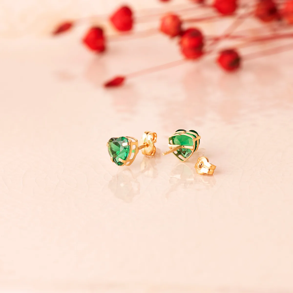 18K PENDIENTES ORO AMARILLO CORAZON PIEDRA COLOR VERDE 6 X 6 MM. CIERRE PRESION — vista 2