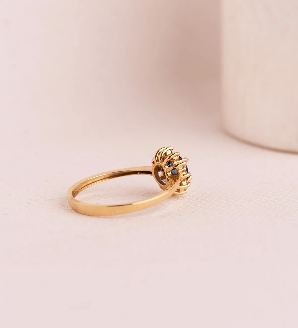 18K SORTIJA ORO BLANCO ZAFIRO DIFUSION 5 MM 0,56 QT Y DIAMANTES LABORATORIO 0,17QT. G - VS2. ANCHO CUAJO: 9,5 MM — vista 3
