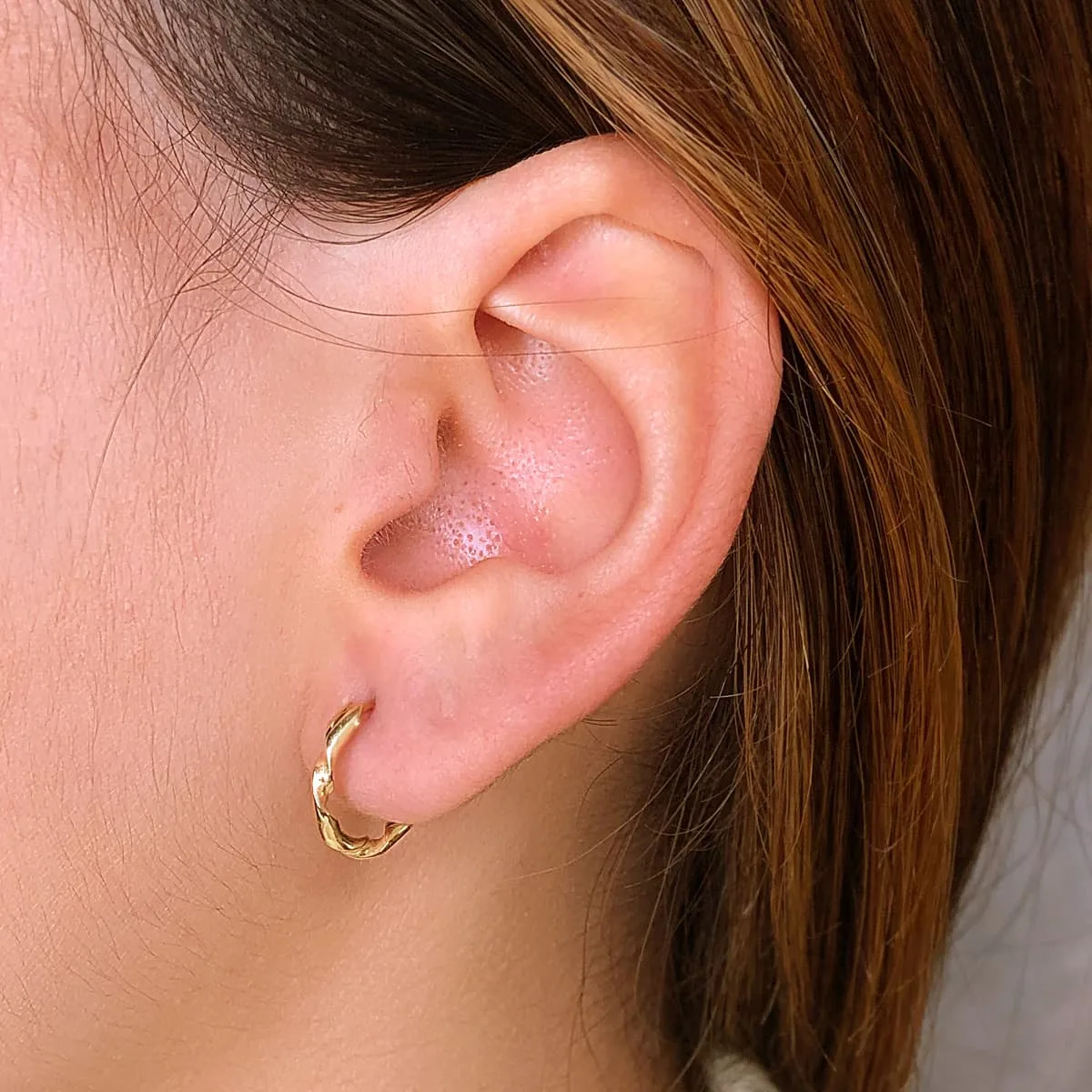 18K AROS ORO AMARILLO HUECOS RETORCIDOS. 14X2 MM — vista 3