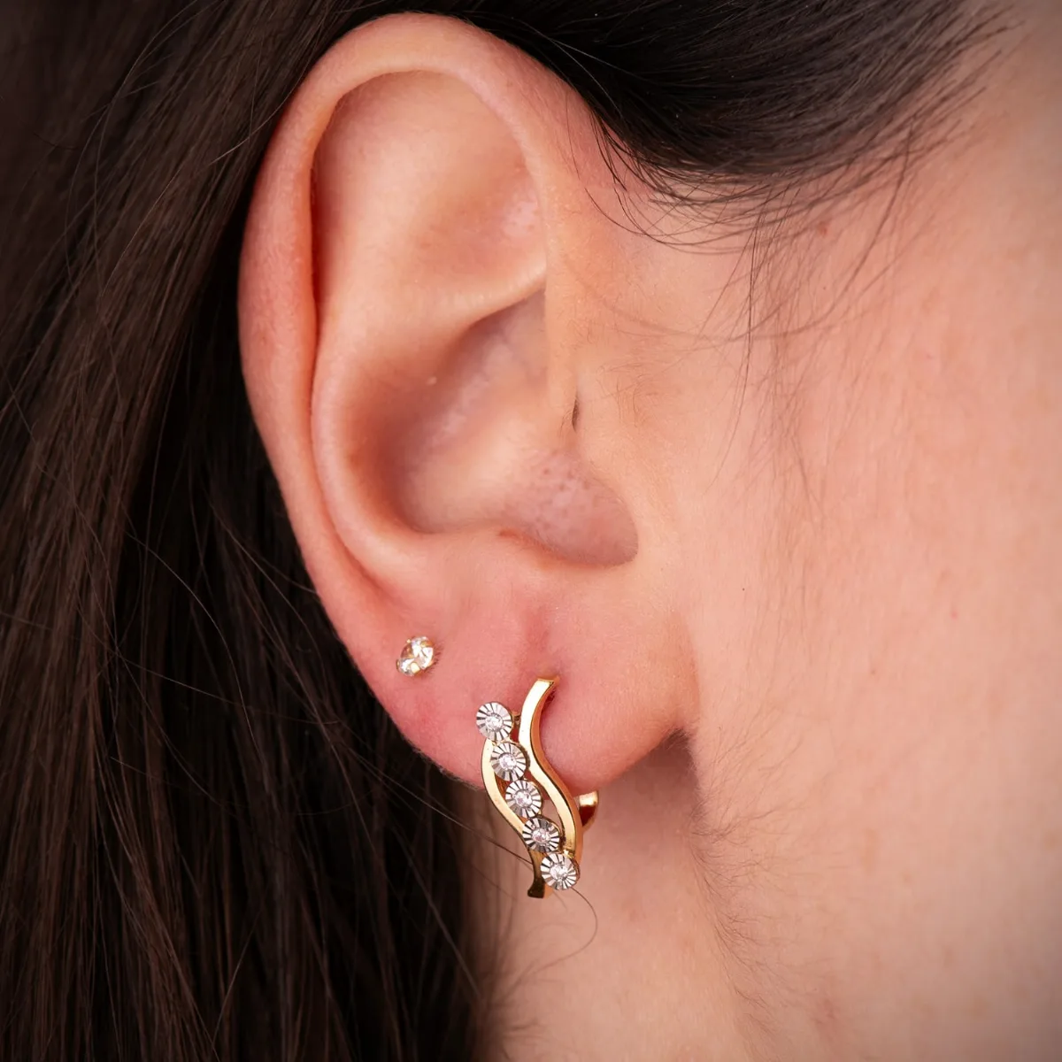 18K PENDIENTES ORO BICOLOR BANDAS Y MOTIVOS REDONDOS TALLADOS. 17 X 7 MM. CIERRE CATALAN — vista 2
