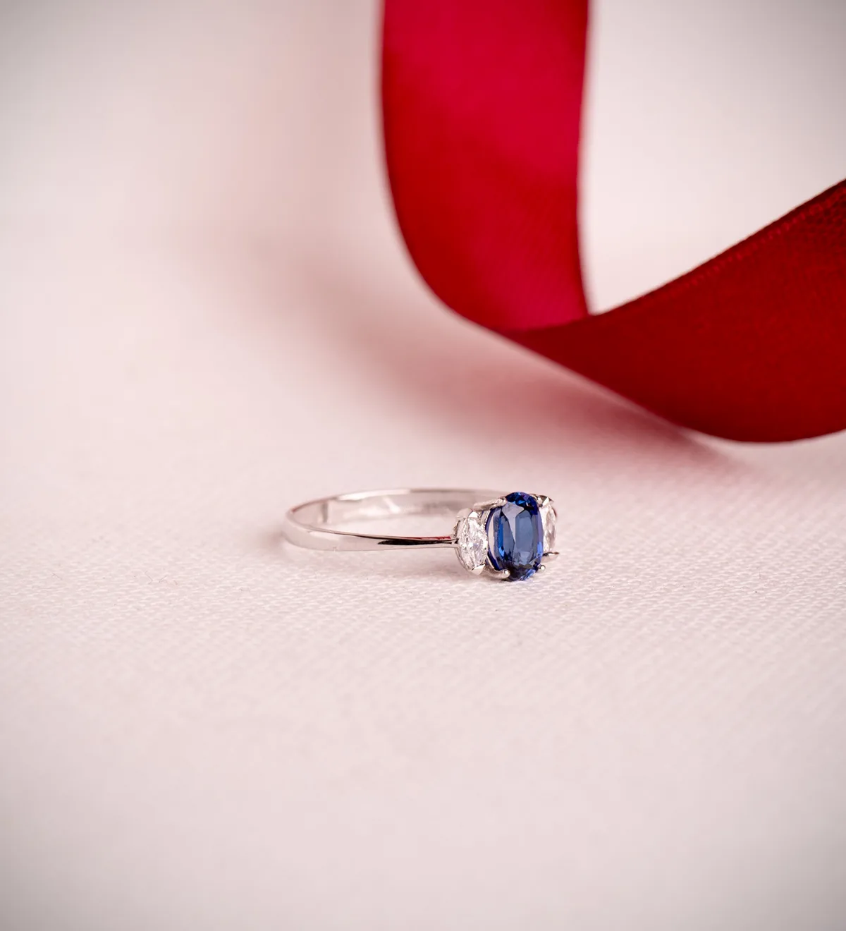 18K SORTIJA ORO DIAMANTES DE LABORATORIO Y  ZAFIRO DIFUSION 6X4 MM 0,64 QT 0,134QT. E - VS2 — vista 2