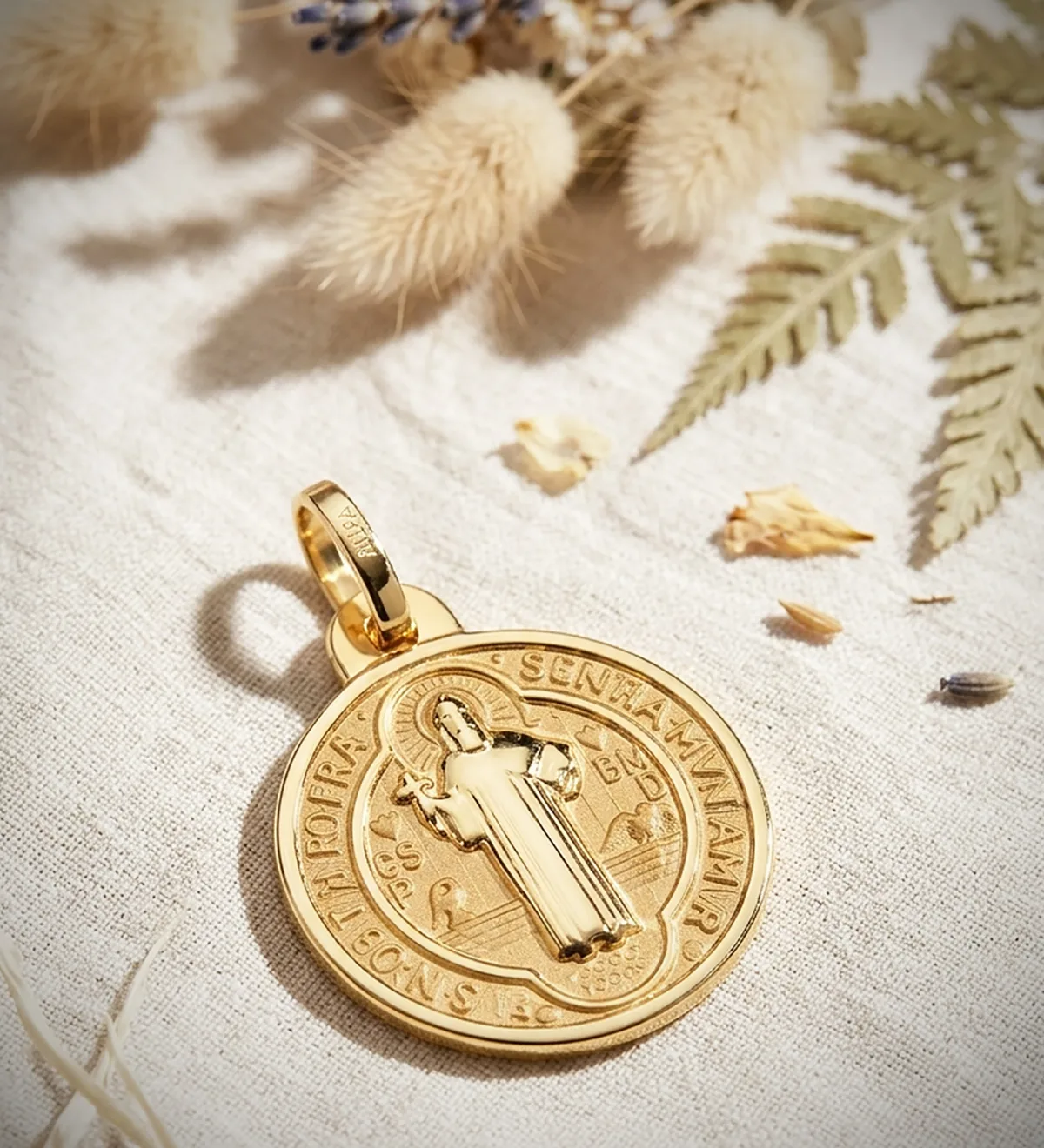 18K MEDALLA  ESCAPULARIO SAN BENITO MONJE BRILLO Y FONDO MATIZADO 24 MM ESPALDA EN BRILLO — vista 2