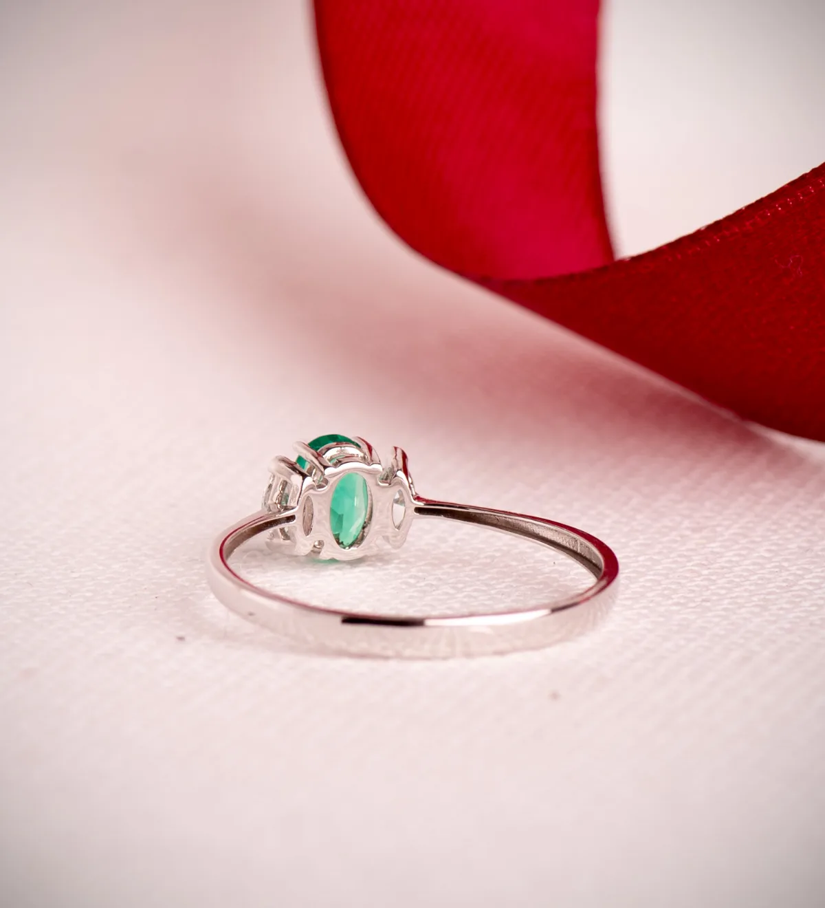 18K SORTIJA ORO BLANCO ESMERALDA RECRISTALIZADA 6X4 MM 0,40 QT Y DIAMANTES LABORATORIO 0,134QT. VS2 - E — vista 3