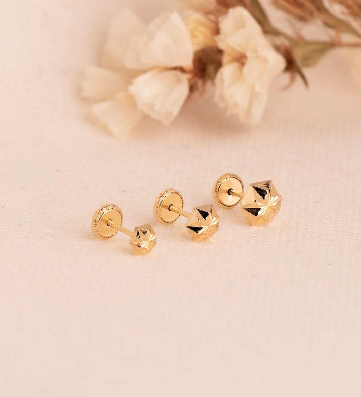 18K PENDIENTES ORO AMARILLO CLAVO ESTRELLA TALLADOS. MEDIDA: 5 X 4,5 MM. CIERRE TUERCA — vista 2
