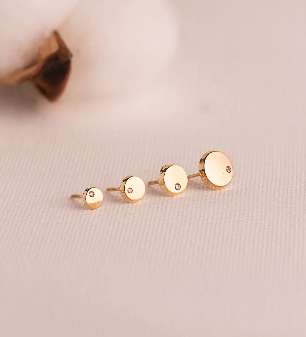 18K PENDIENTES ORO AMARILLO REDONDOS BRILLO CON CIRCONITA 4,5 MM. CIERRE TUERCA — vista 2