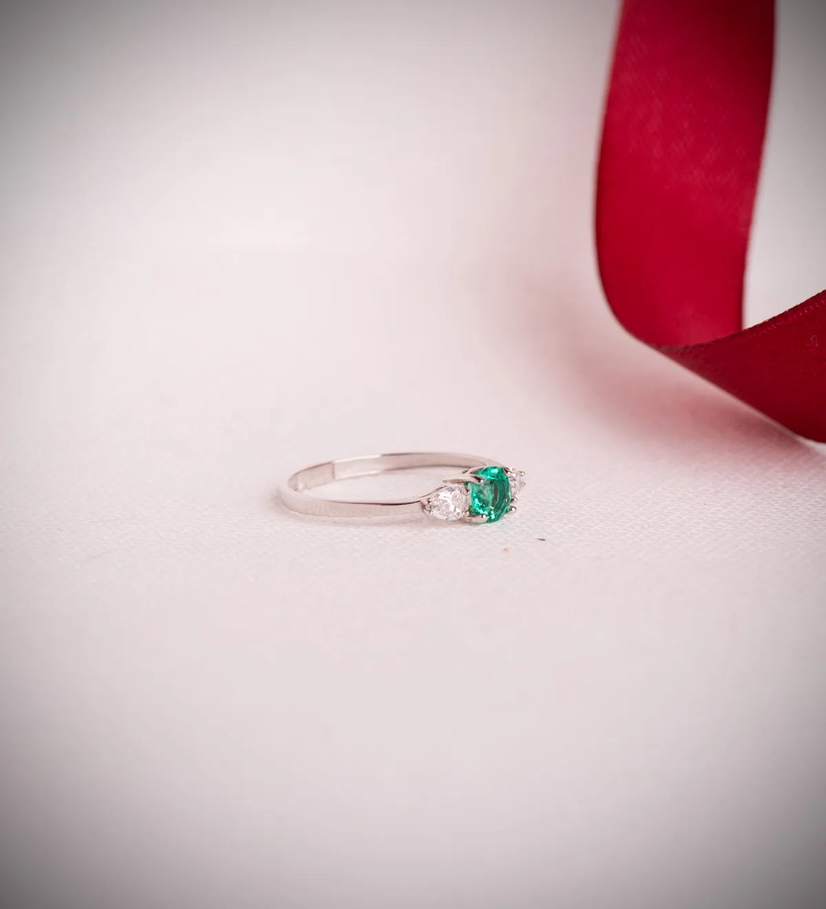 18K SORTIJA ORO BLANCO DIAMANTES LABORATORIO TALLA PERA Y ESMERALDA RECRISTALIZADA 5 MM 0,48 QT 0,29QT. VS2 - E — vista 2