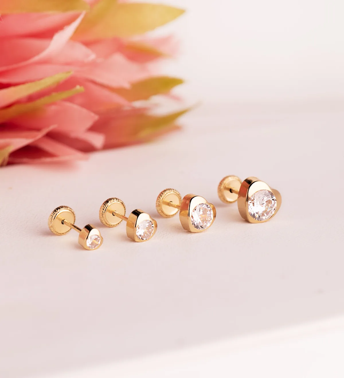 18K PENDIENTES ORO AMARILLO CHATON CORAZON CON CIRCONITA. MEDIDA: 5 X 5 MM CIERRE TUERCA — vista 3