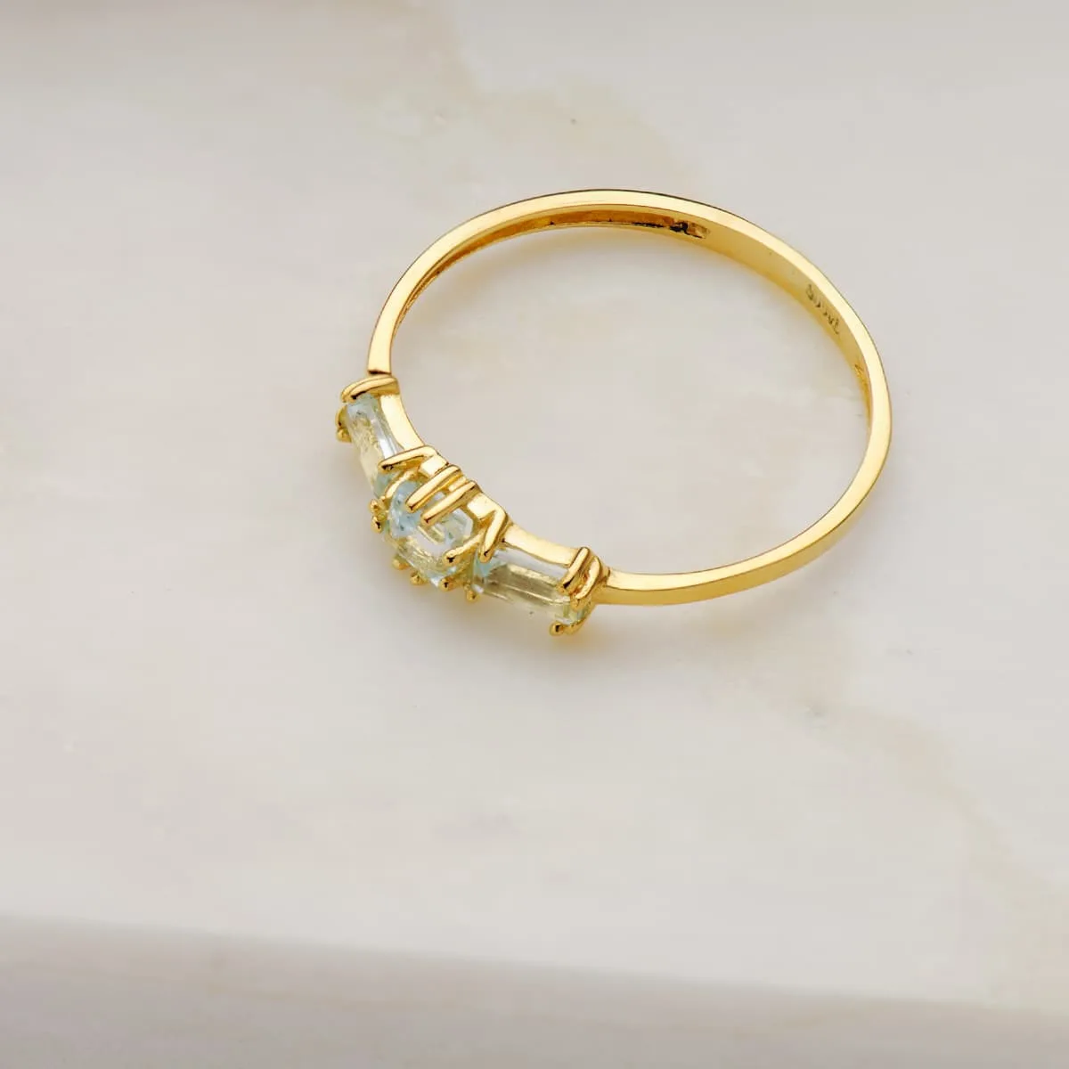 18K SORTIJA ORO AMARILLO TOPACIO AZUL NATURAL TALLA CUADRADA Y BAGUETTE — vista 2