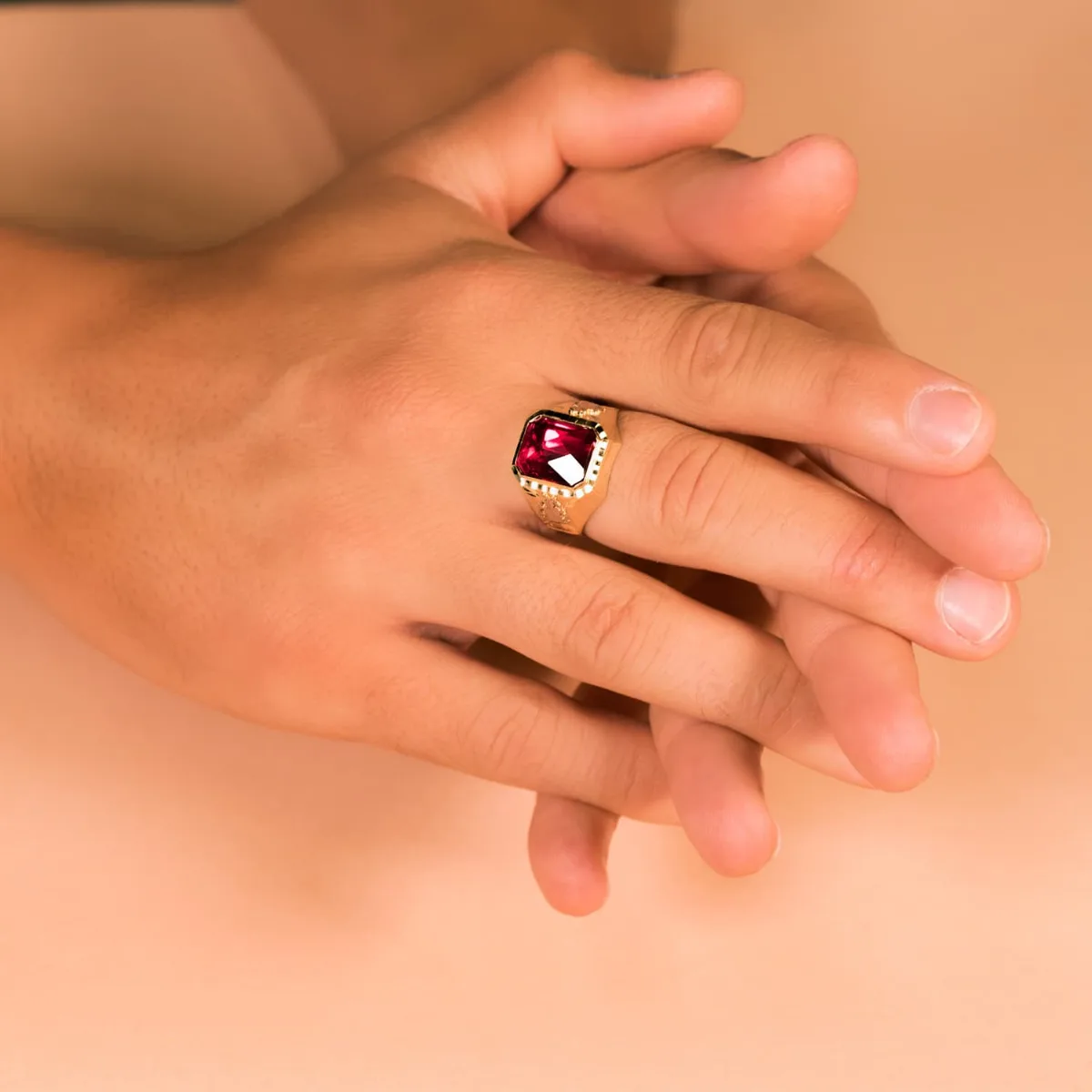 18K SELLO ORO AMARILLO CABALLERO RUBI SPINEL — vista 3