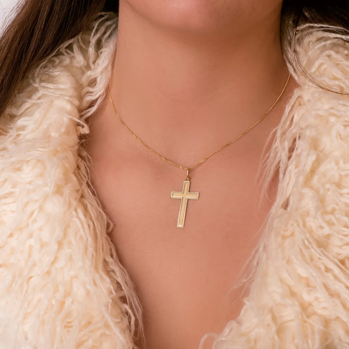 18K CRUZ ORO AMARILLO SIN CRISTO BORDES TALLADOS 35X20 MM — vista 2