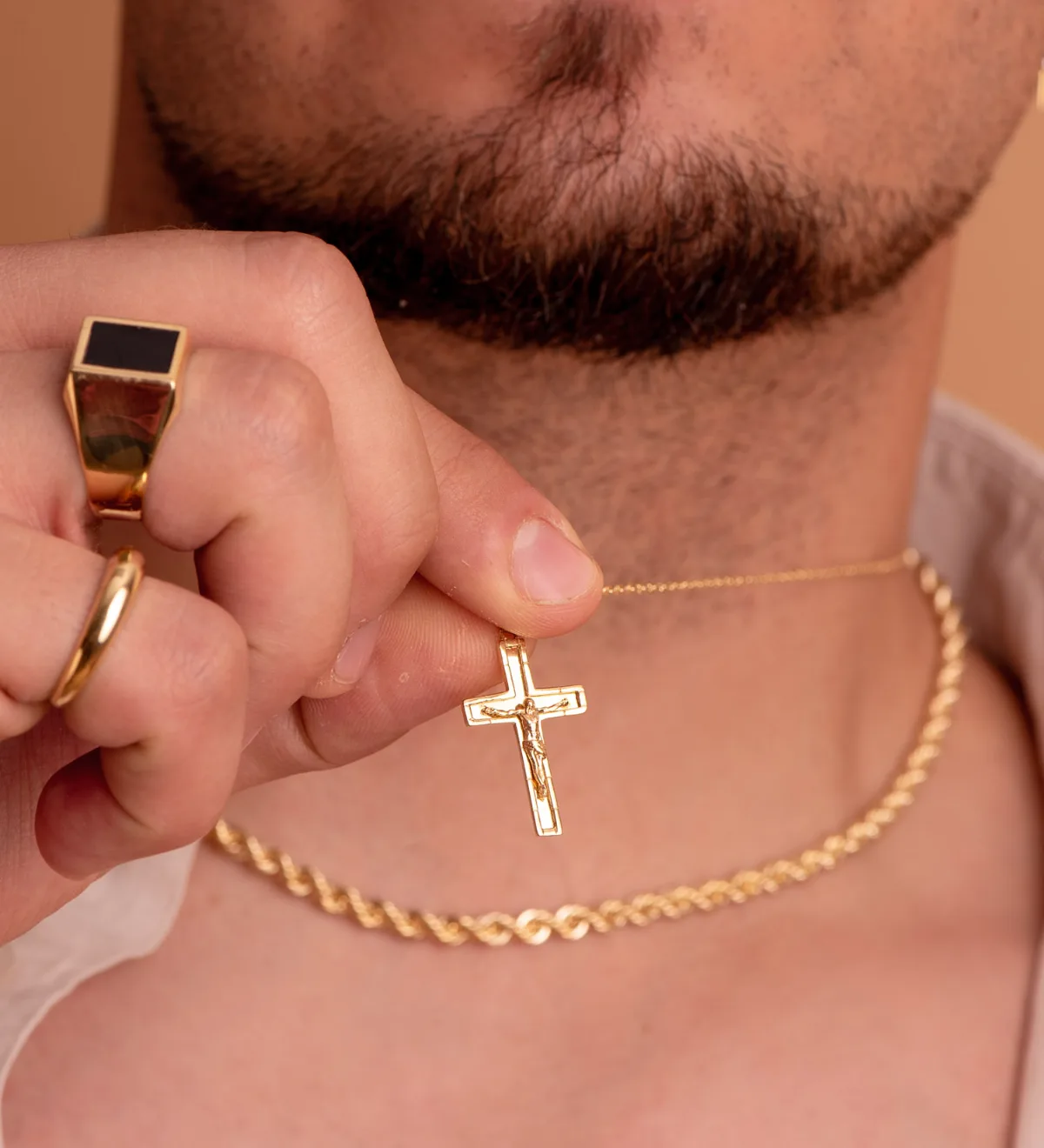 18K CRUZ ORO AMARILLO CON CRISTO EN BRILLO CON BORDES 26 X 17 MM — vista 2