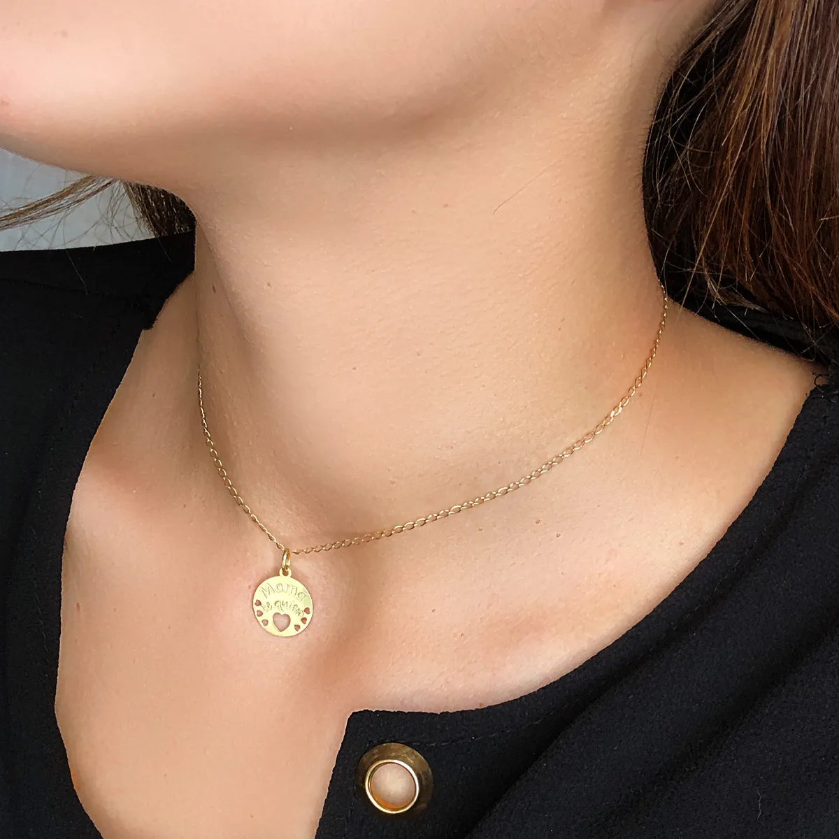 18K COLGANTE ORO AMARILLO REDONDO MAMA TE QUIERO CON CORAZONE CALADOS 15 MM — vista 2